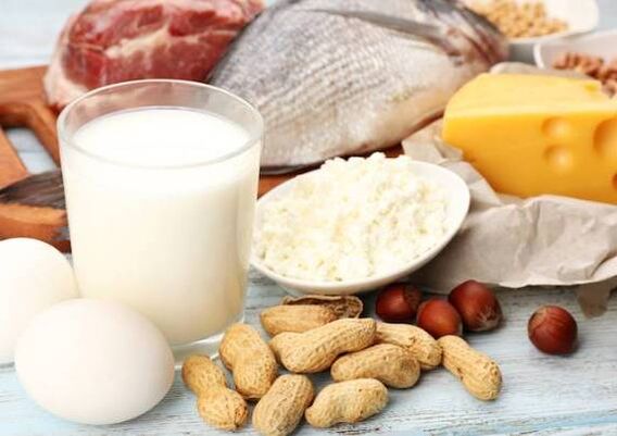 Mléčné výrobky, ryby, maso, ořechy a vejce - strava proteinové diety