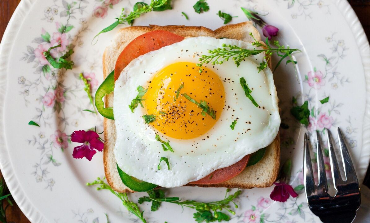 sendvič s míchanými vejci na proteinové dietě